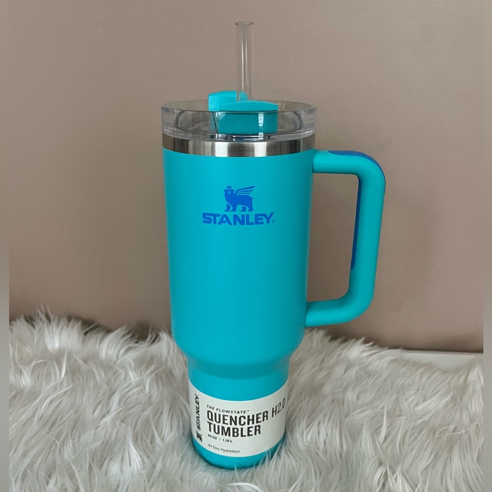 {Stanley} H2.0 FlowState Quencher Tumbler 40 oz in Aquamarine - NWT